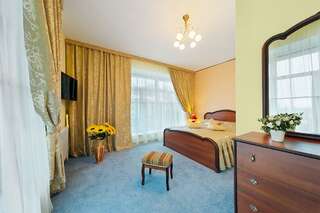 Гостиница Украина Воронеж Suite – двухкомнатный номер состоящий из спальни и гостиной-1